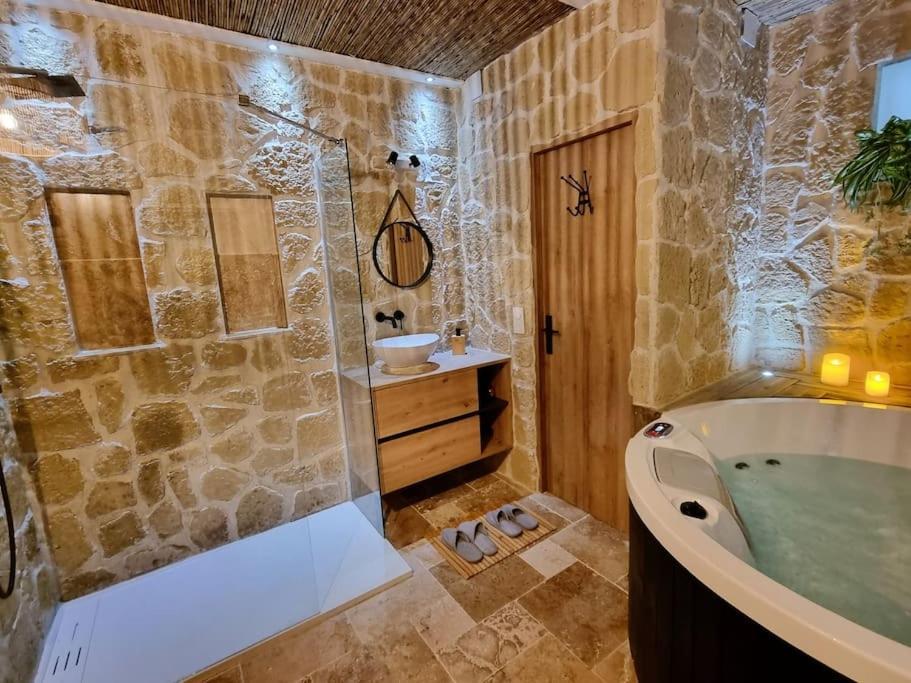 Les Spas De La Mer, Suite & Spa, Love Room, Plein Coeur Du Grau Le Grau-du-Roi Eksteriør billede