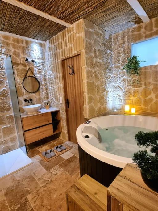 Les Spas De La Mer, Suite & Spa, Love Room, Plein Coeur Du Grau Le Grau-du-Roi Eksteriør billede